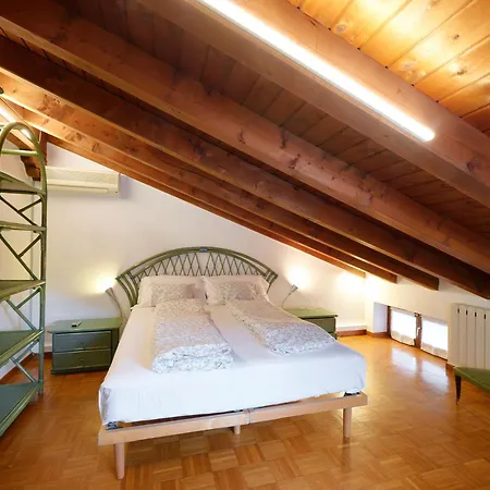 Domus Apartment *