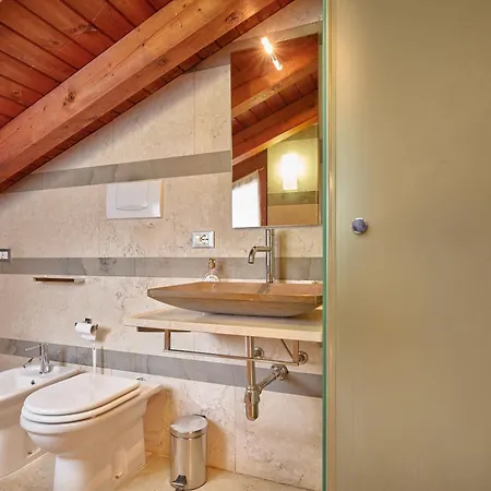Domus Apartment *